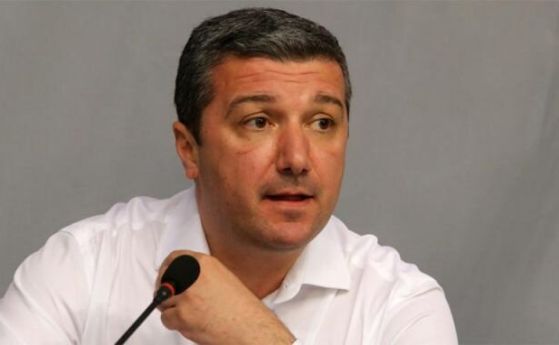 Депутатът от БСП Драгомим Стойнев заяви, че партията няма решение да не подкрепя правителство с третия мандат