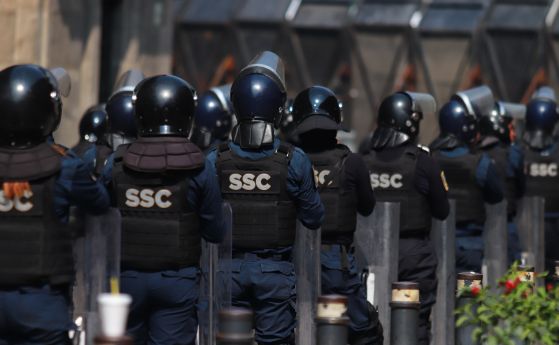 Полицаи в Мексико 