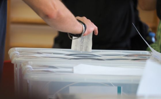 Местни избори се проведоха на много места в страната на 23 юни