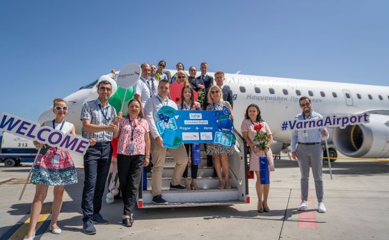 Самолетът на авиокомпанията от Прага бе посрещнат тържествено на летище Варна