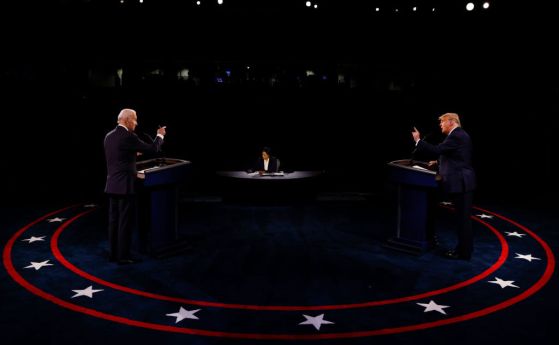 Джо Байдън и Доналд Тръмп по време на дебата
