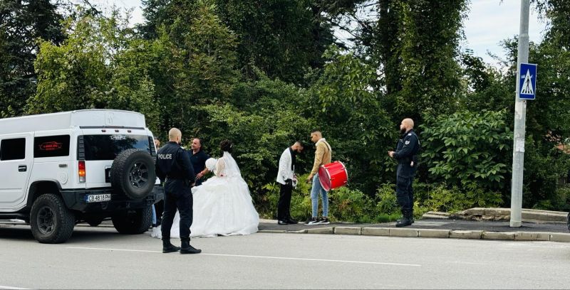 Сватба в Бояна блокира движението