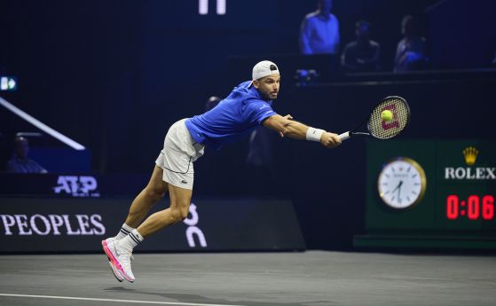 Григор Димитров превъзмогна контузията и стигна до победа на „Лейвър Къп“