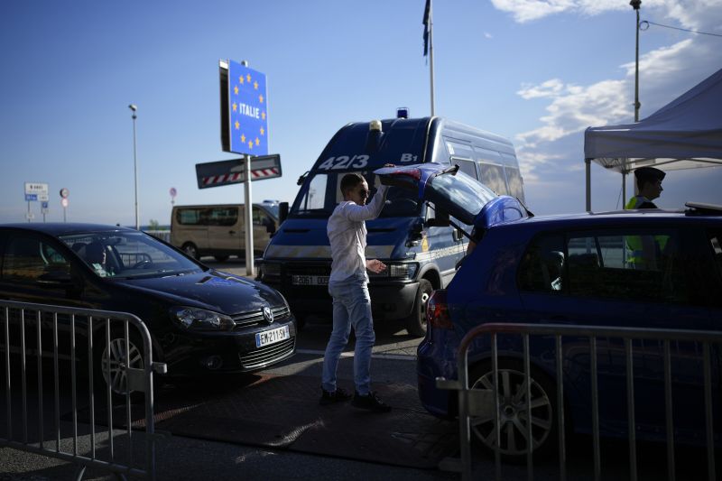 Границата между Италия и Франция при френския град Мантон