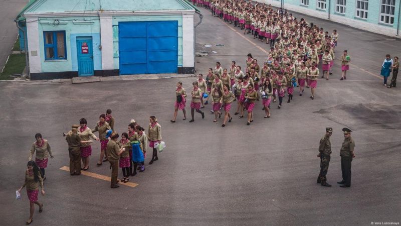 В женската колония.