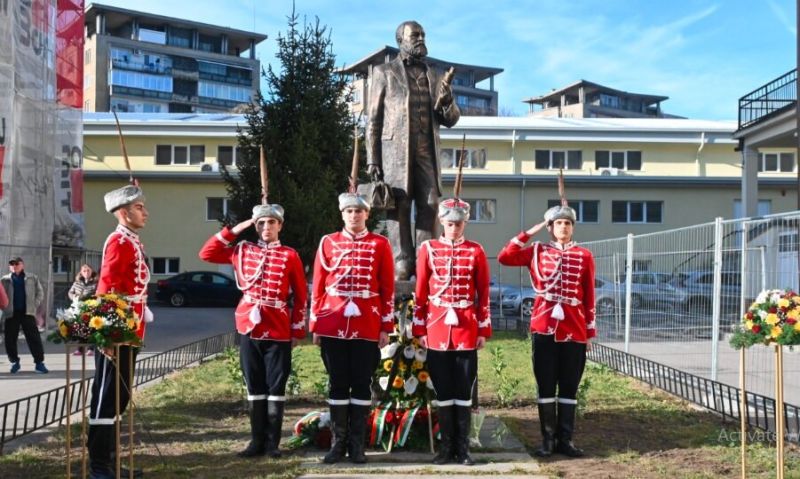 Паметник на д-р Никола Василиади