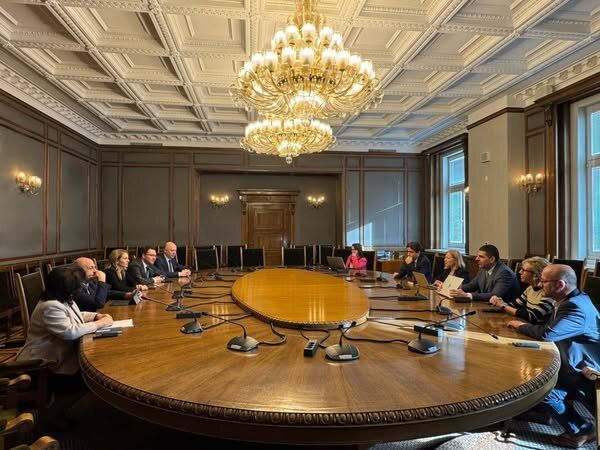 Преговарящите