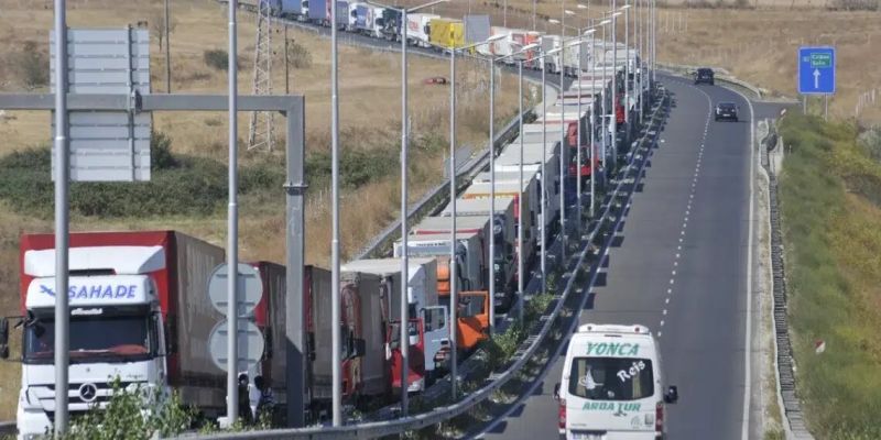 Задръствания на границата с Турция