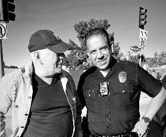 Брус Уилис и пожарникар