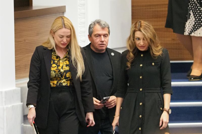Петя Димитрова, Тошко Йорданов и Павела Митова от ИТН в НС