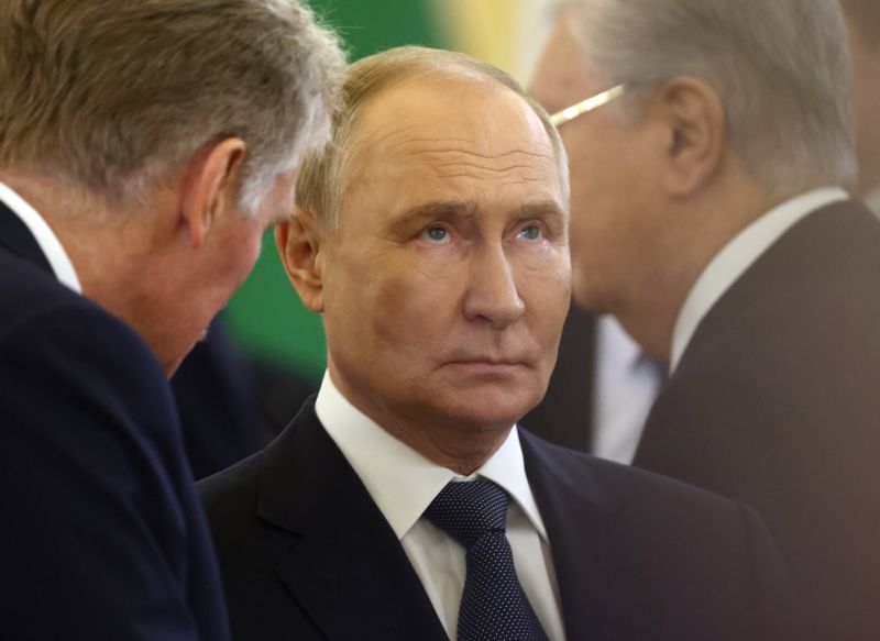 Дмитрий Песков и Владимир Путин, Кремъл