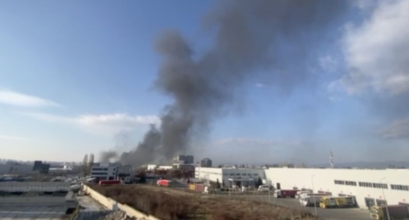 Пожар в София, вижда се от летището 