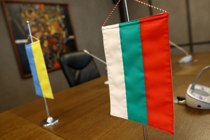 Знамената на България и Украйна, архив