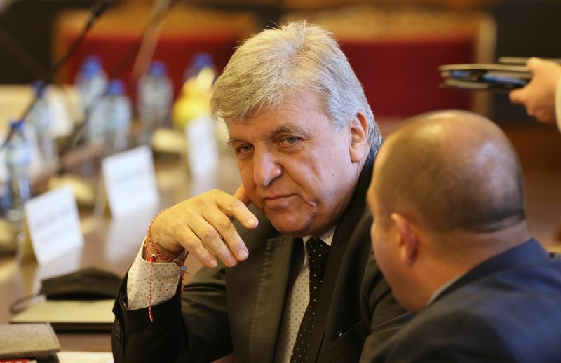 Манол Генов