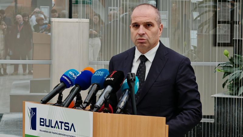 Гроздан Караджов дава пресконференция