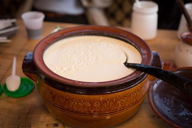 Цедено кисело мляко