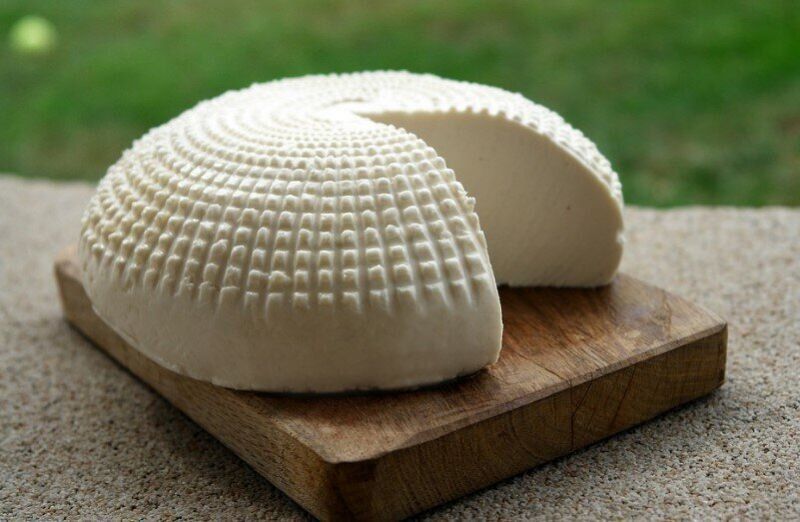 Бяло саламурено сирене