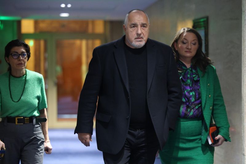 Севделина Арнаудова, Бойко Борисов и Деница Сачева в кулоарите