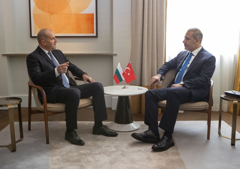  Румен Радев на среща с министъра на външните работи на Турция Хакан Фидан