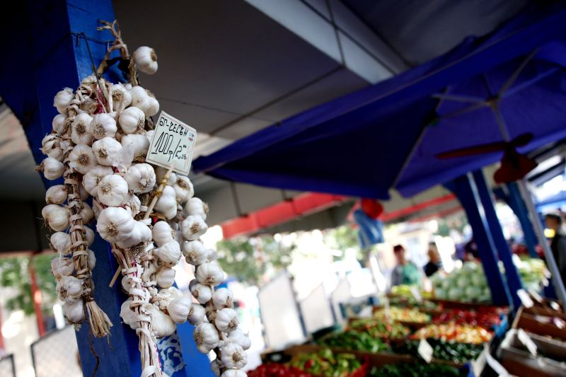 Зеленчуците поевтиняват на борсите, плодовете поскъпват