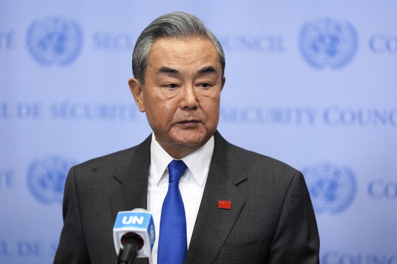 Министърът на външните работи на Китай Ван И