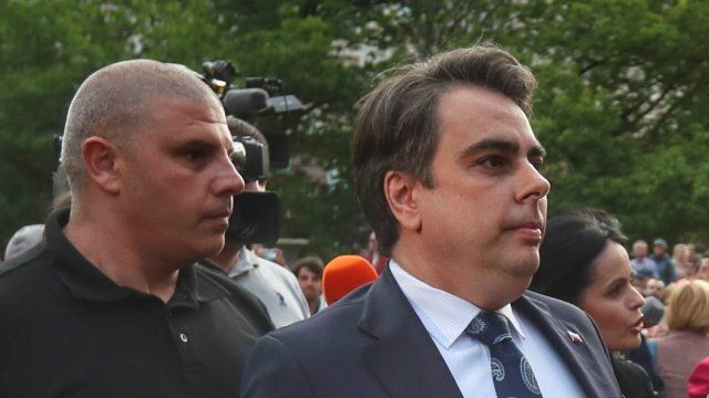 Близо 3 месеца по-късно: Освободиха сътрудника на Асен Василев от ареста