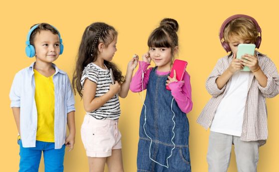 Психология на цветовете в детските дрехи и играчки