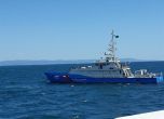 Граничният полицейски кораб „ Обзор“ участва в операция по спасяване на двама чужденци в Черно море