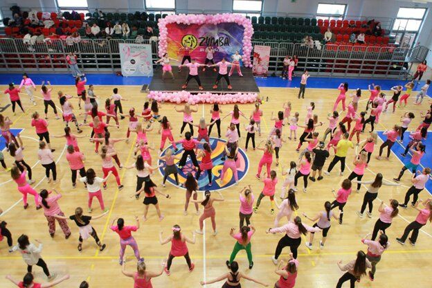Над 1000 души от цяла България танцуваха в подкрепа на борбата с рака на гърдата на Party in Pink™ Zumbathon® 2025
