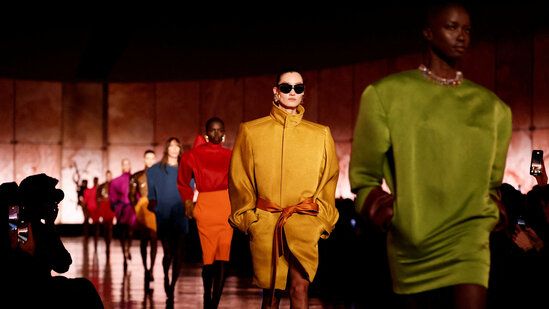 Колекцията на Ив Сен Лоран в Париж 2025