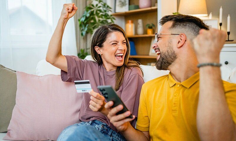 Банката, която не събира такси, а усмивки