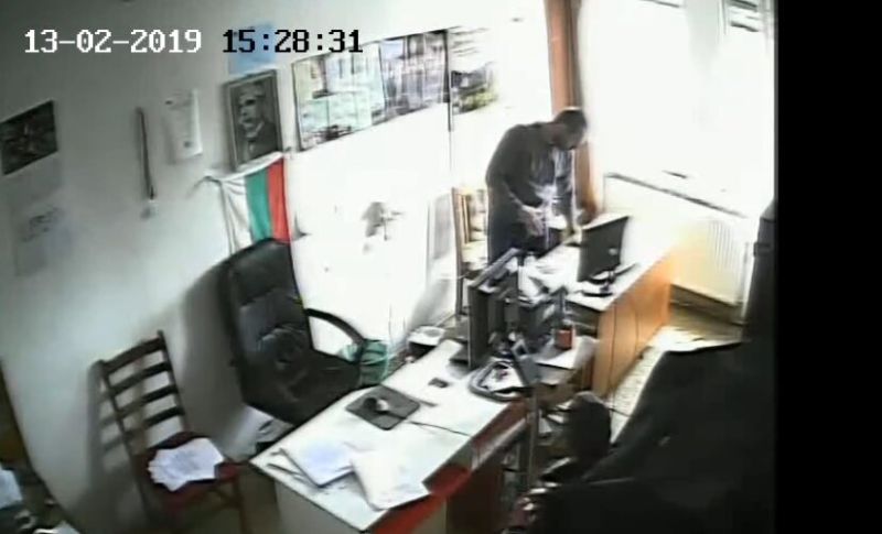 Мъж в кабинет