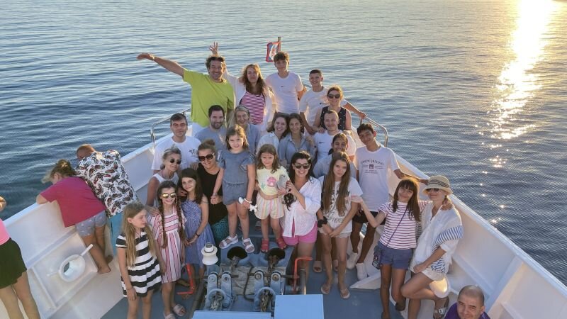 Еднодневната екскурзия с кораб до острова на Мама Мия 