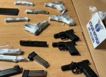 Бойните пистолети били увити със стреч фолио