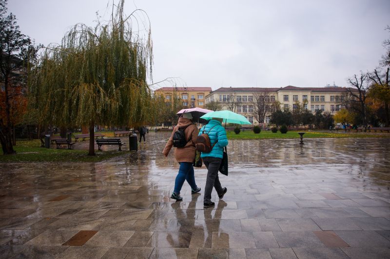 Облачно и дъждовно време днес
