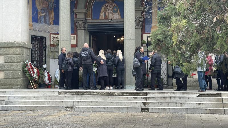 Стотици се сбогуваха с Марин Маринов в Ямбол