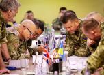 Американски, британски и украински военни. Сред тях Валерий Залужни.