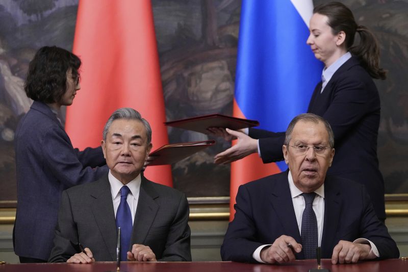 Лавров и Ван И се срещнаха