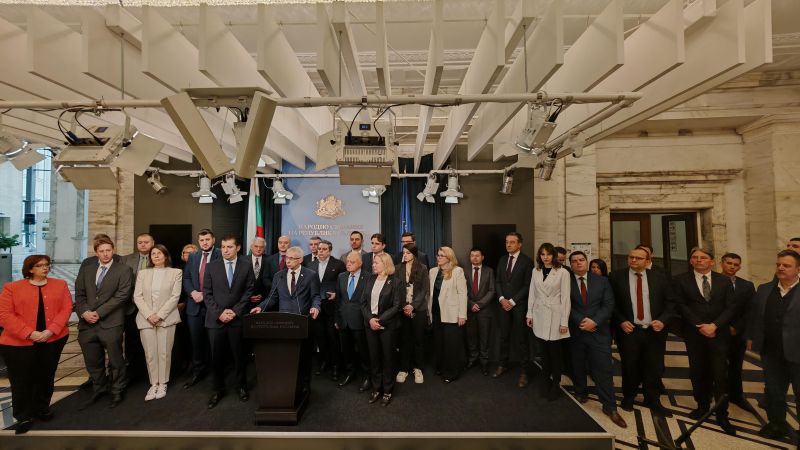 Групата на ПП-ДБ напусна пленарната зала при обсъждането на вота на недоверие