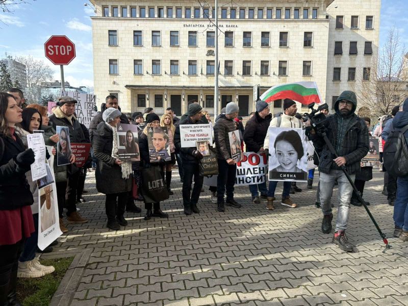 Протестът пред парламента