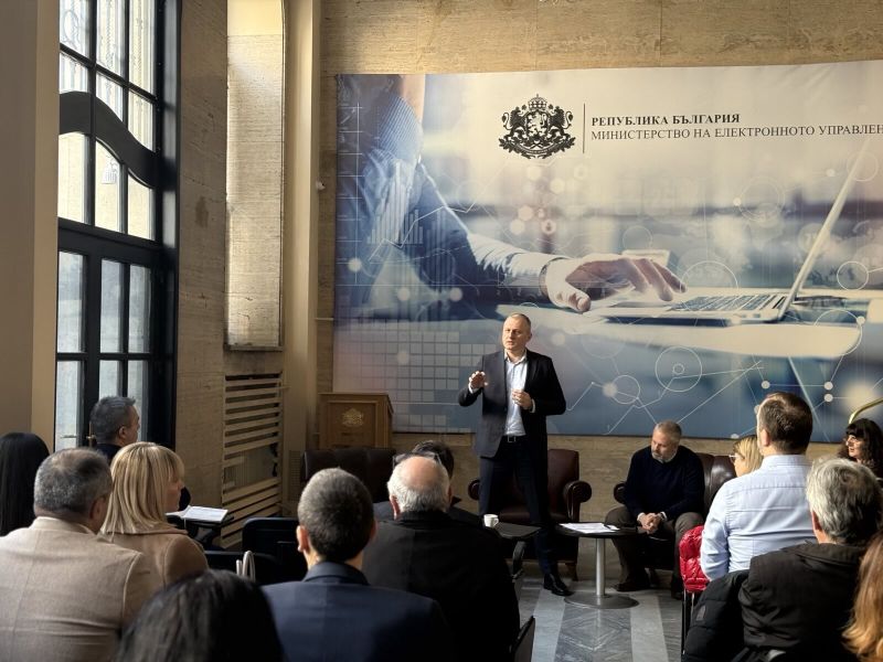 Държавната администрация редовно купува компютри и техника на завишени цени