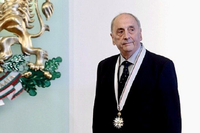 Проф. Драган Бобев