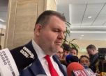 Пеевски дава брифинг в НС