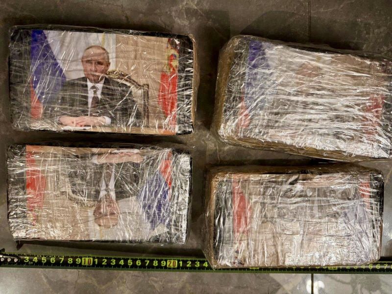 Кокаинът е разпределен в четири пакета