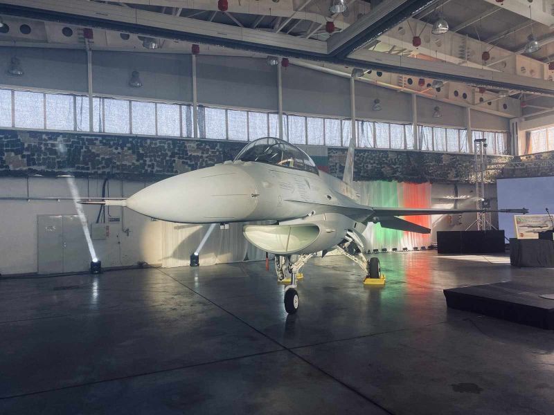 Първият български изтребител F-16 Block 70