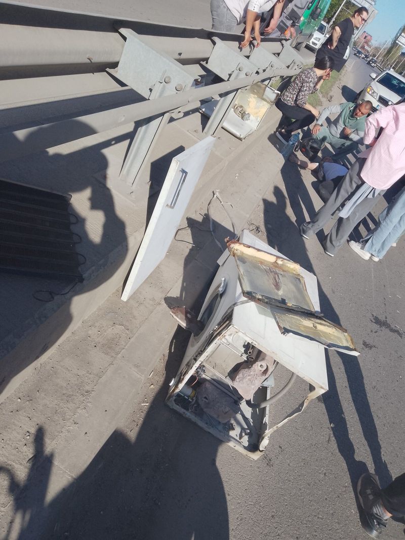 Пералня падна върху моторист в София днес