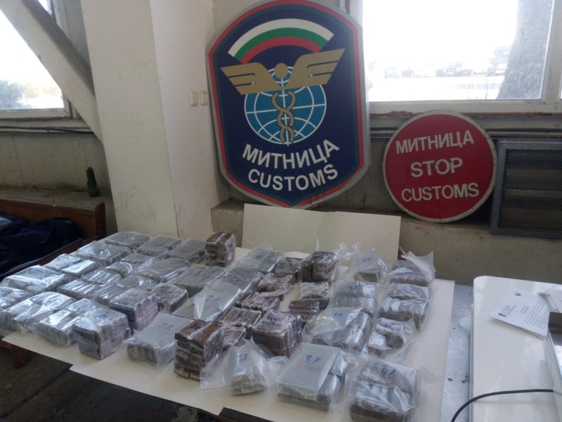 Хашиш за над милион лева в кабината на шофьора