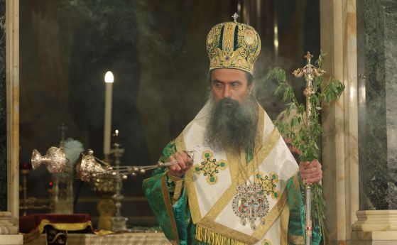 Патриархът отслужва Опело Христово: След смъртта на Христос храмовата завеса се скъсва, слънцето се скрива