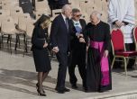 Бившият президент на САЩ Джо Байдън пристига за погребението на папа Франциск днес. Снимка= АП/Gregorio Borgia