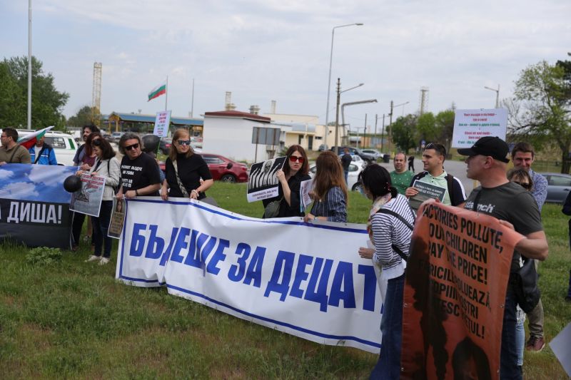 Протест блокира движението около Дунав мост